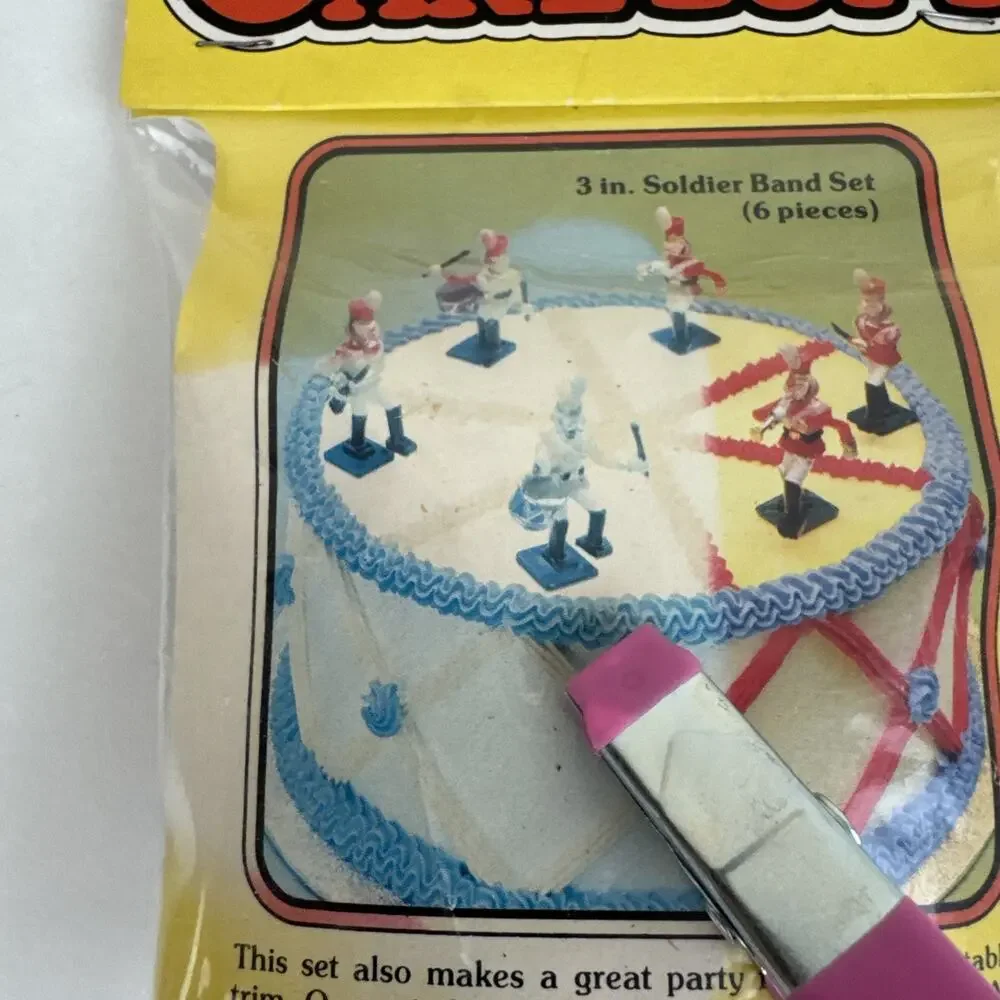 Vintage Wilton Cake Tops Plastic 3